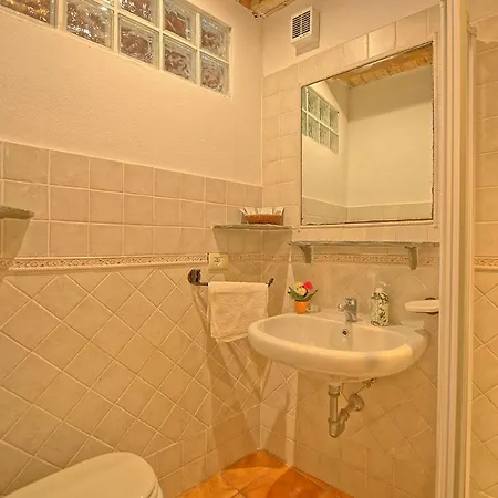 شقة Legnaro Sleeps 5 With Air Con And Wifi *