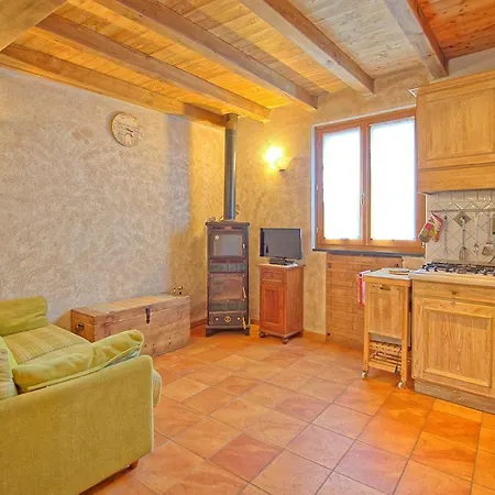 Legnaro Sleeps 5 With Air Con And Wifi