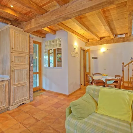 شقة Legnaro Sleeps 5 With Air Con And Wifi